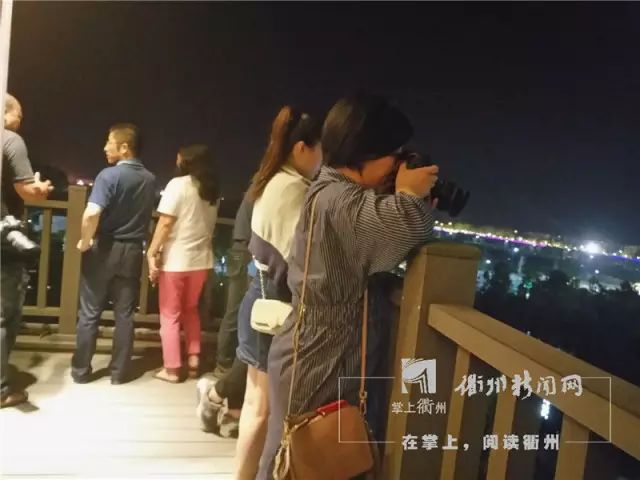 91很污的免费视频,光影捕捉人海晚风，银幕上演细腻动人温情