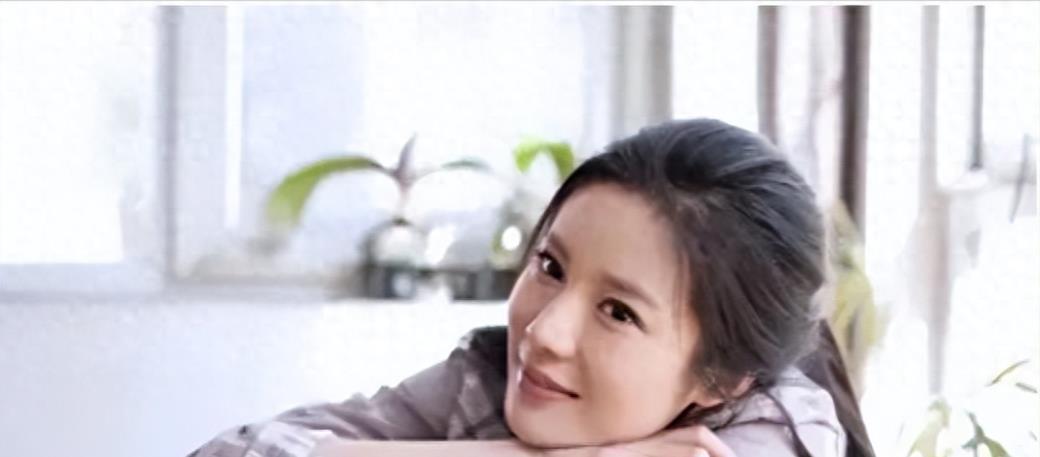 姑父和侄女住一起合适吗
