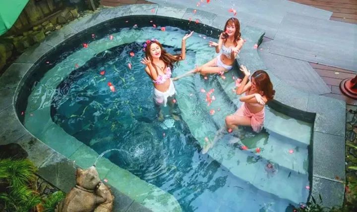 怀孕的秘密：她们在温泉旅馆里经历了什么？