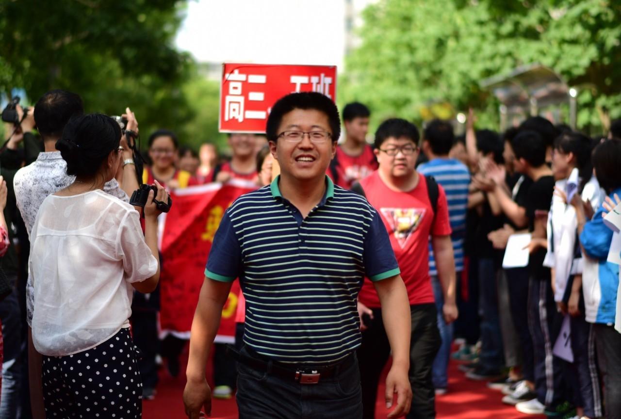 教师到我家免费观看第1季：揭秘背后不为人知的秘密，竟然让人目瞪口呆！