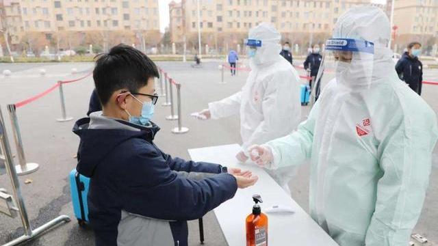 【辽宁一学校7天新增298例感染者，辽宁学生确诊一例】