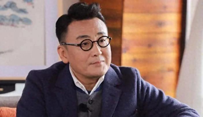 《三人行》背后的禁忌秘密：他们的关系比你想象的更复杂！