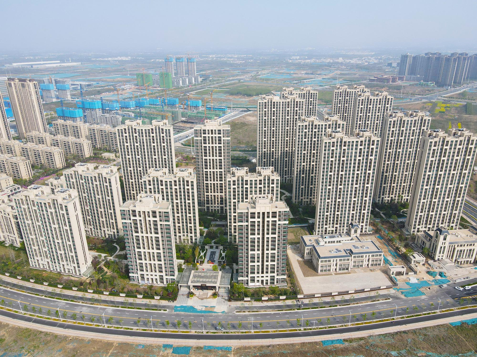航拍疫情下的郑州:道路冷清空旷/疫情中的郑州