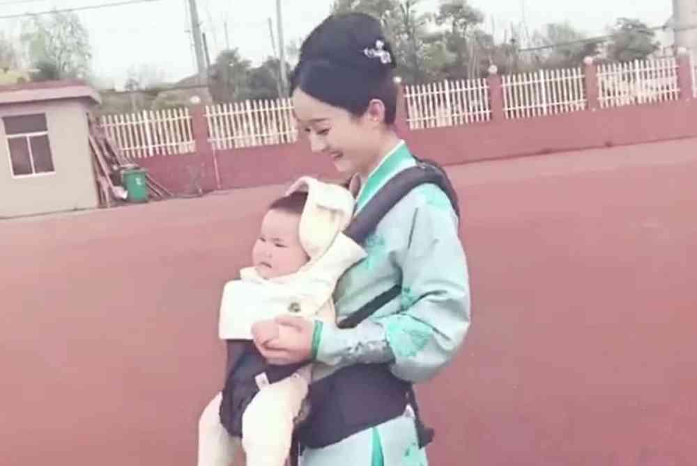 当闺蜜的笑容变得特别：她开始对我心跳加速的8个神秘征兆