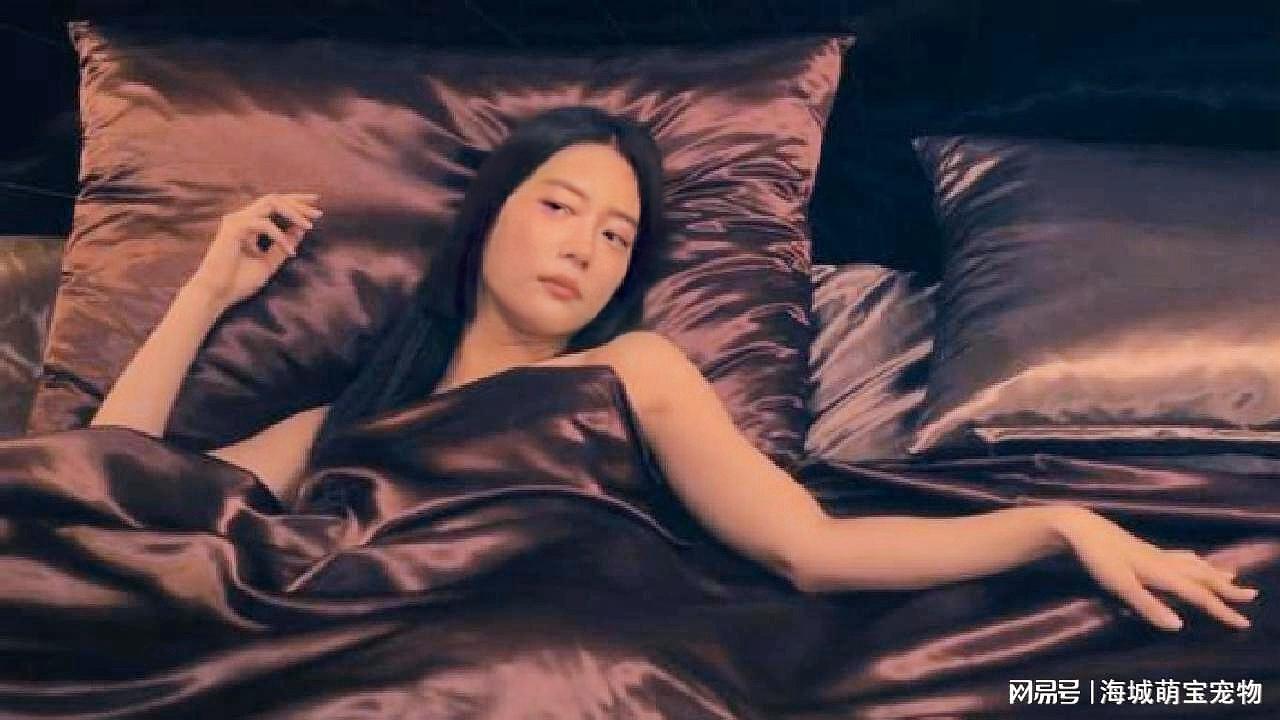 她和丈夫的上司出差，半夜的秘密通话揭开了隐藏的真相！