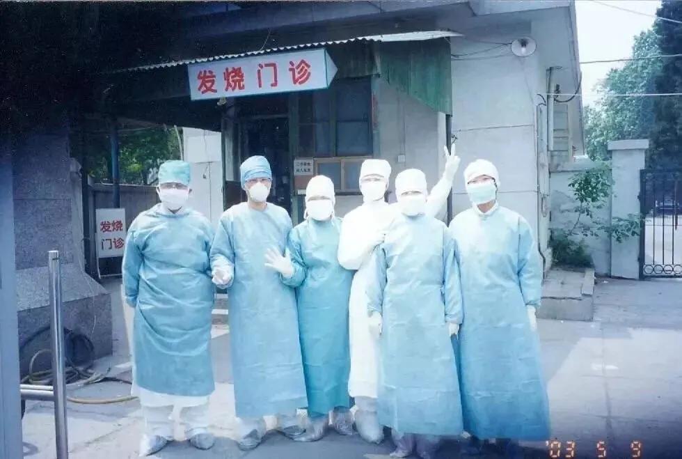 张文宏谈冬季疫情(张文宏今年冬天疫情)