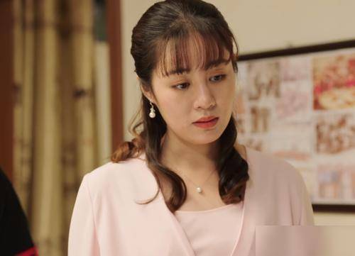“她们的故事：胖女人如何在电视剧中颠覆传统美学，献上令人震惊的真实人生！”