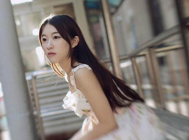 美丽姑娘:揭开鲜为人知的背后故事,背后的秘密让你意想不到! 美丽姑娘:揭开鲜为人知的背后故事,背后的秘密让你意想不到!